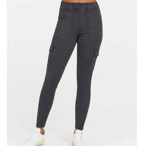 SPANX Pants - Spanx - Stretch Twill Cargo Ankle Pants in Washed Black - sz Small